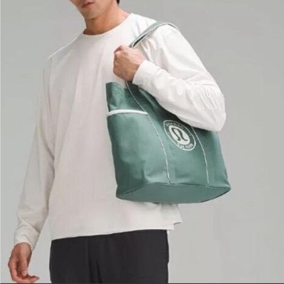 Lululemon Daily Multi-Pocket Tote Bag 20L | Medium Forest/White Opal - Picture 2 of 7